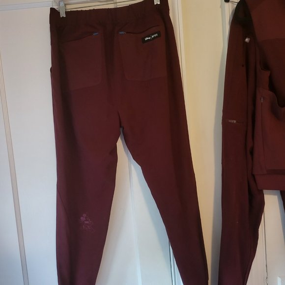 FIGS DISNEY LIMITED EDITION DISNEY BURGUNDY - Picture 9 of 13